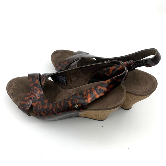 UGG Wedge Heel Womens Size 7US Cheetah Print Leather Sandals Shoes - Picture 8 of 8